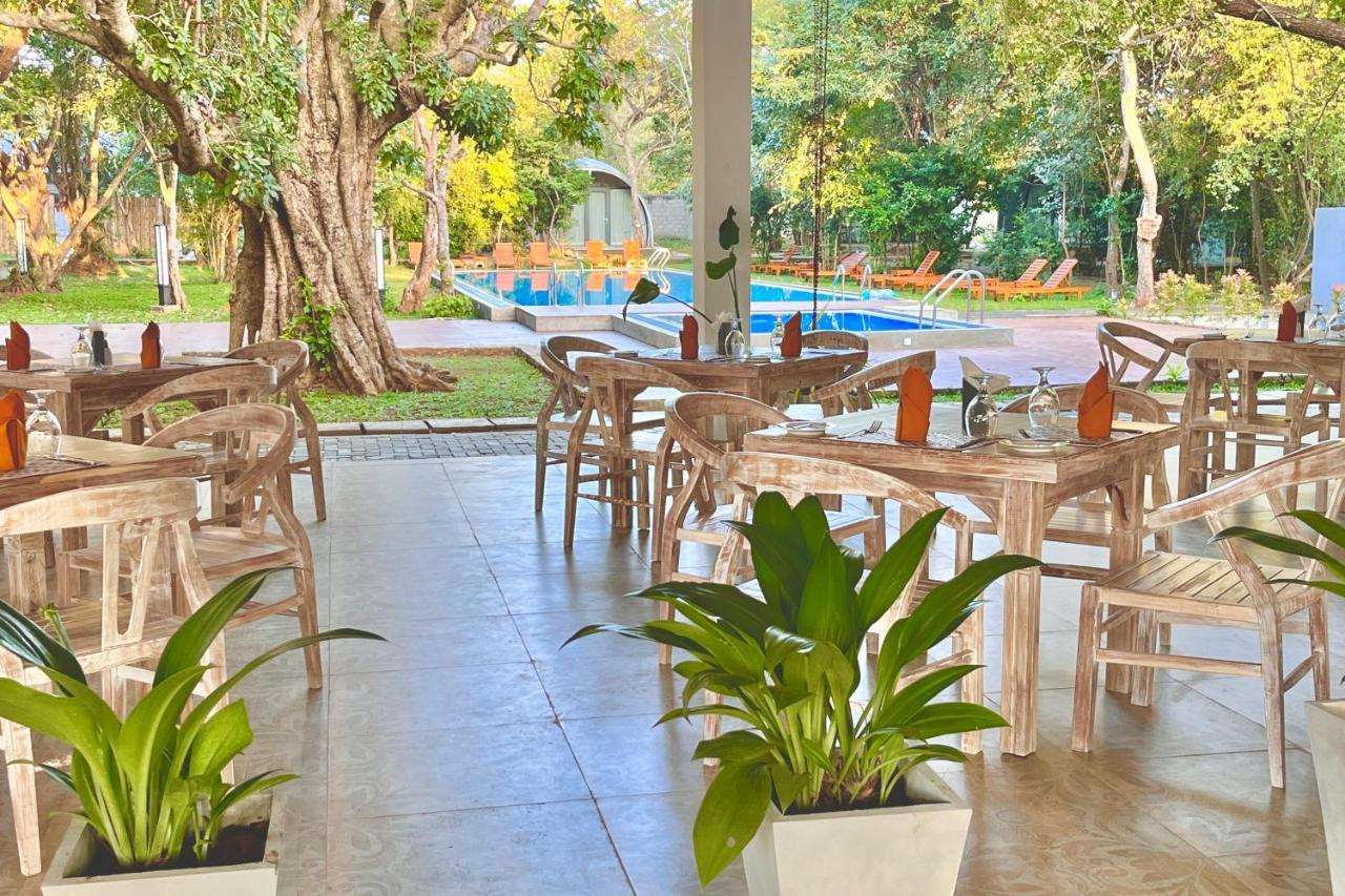Nivadoo Resort Sigiriya Ngoại thất bức ảnh The restaurant at the hotel