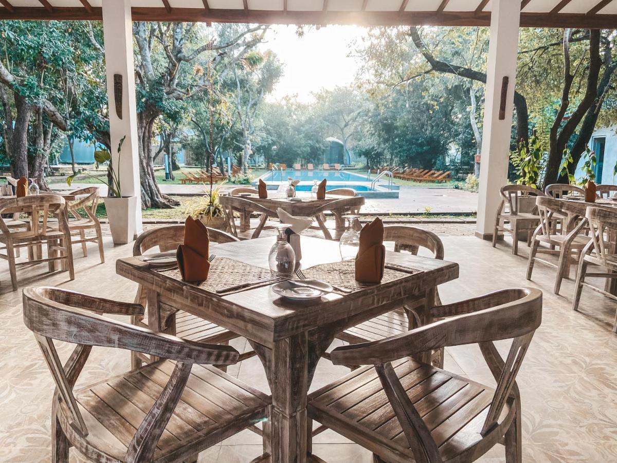 Nivadoo Resort Sigiriya Ngoại thất bức ảnh The restaurant at the hotel