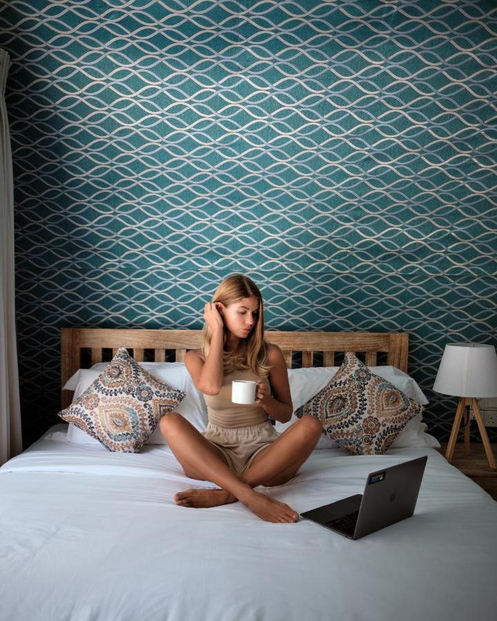 Nivadoo Resort Sigiriya Ngoại thất bức ảnh A woman sitting on a bed