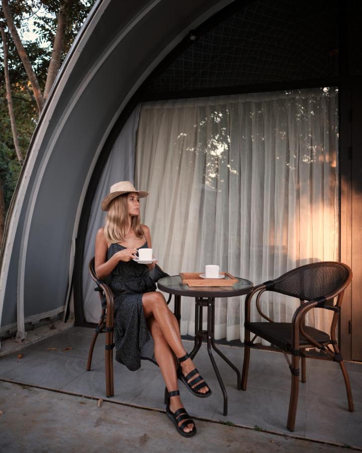 Nivadoo Resort Sigiriya Ngoại thất bức ảnh A woman drinking coffee
